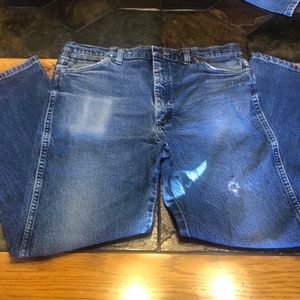 Wrangler 36x30 distressed medium dark wash denim jean
